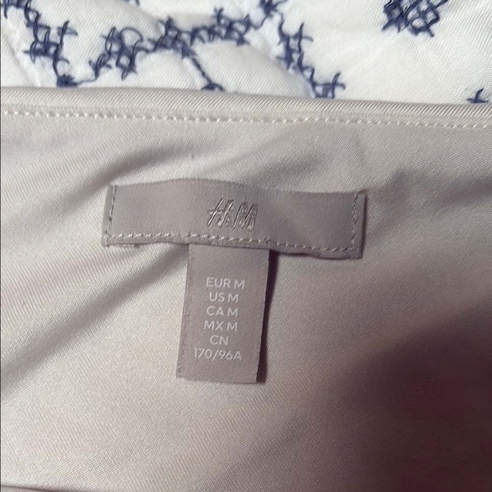 H&M Elegant Cream One Sleeve Top - Picture 2 of 2
